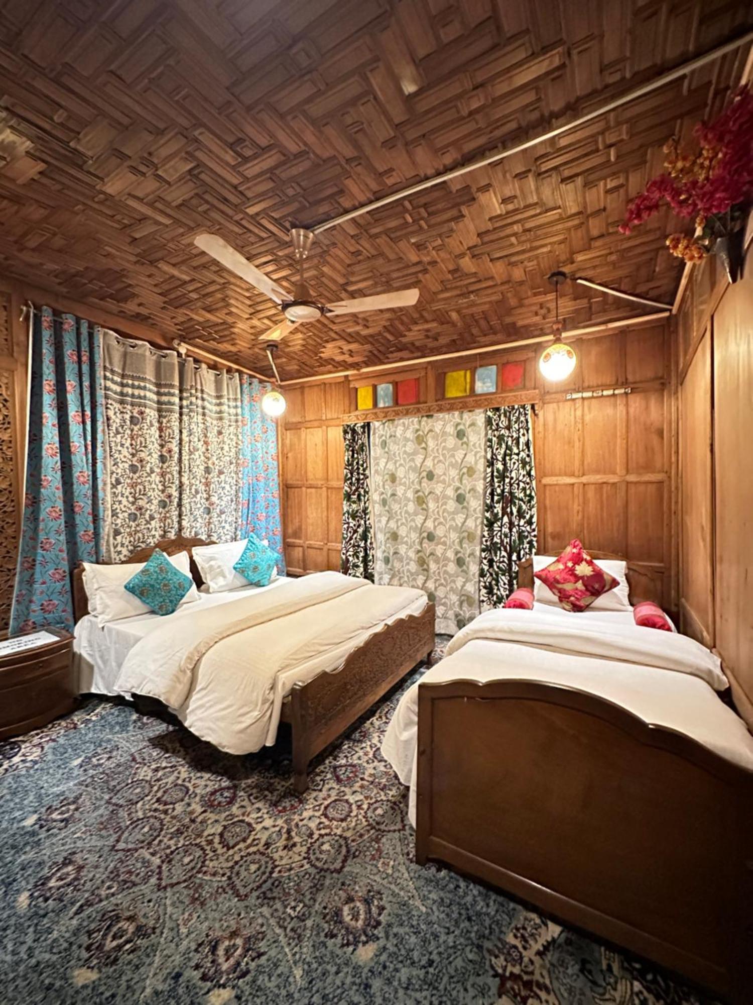 Lake Palace Group Of House Boats Srīnagar Exterior foto