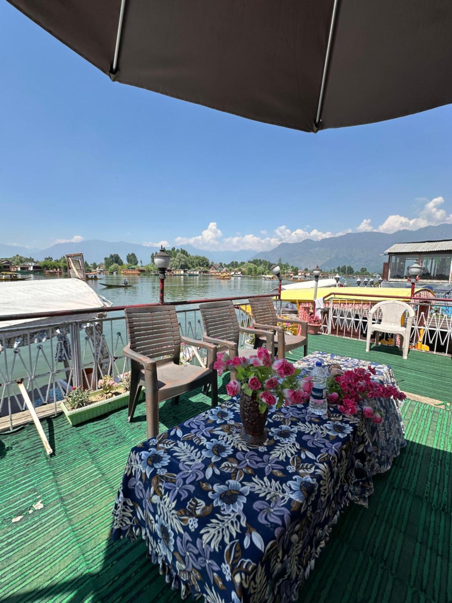 Lake Palace Group Of House Boats Srīnagar Exterior foto