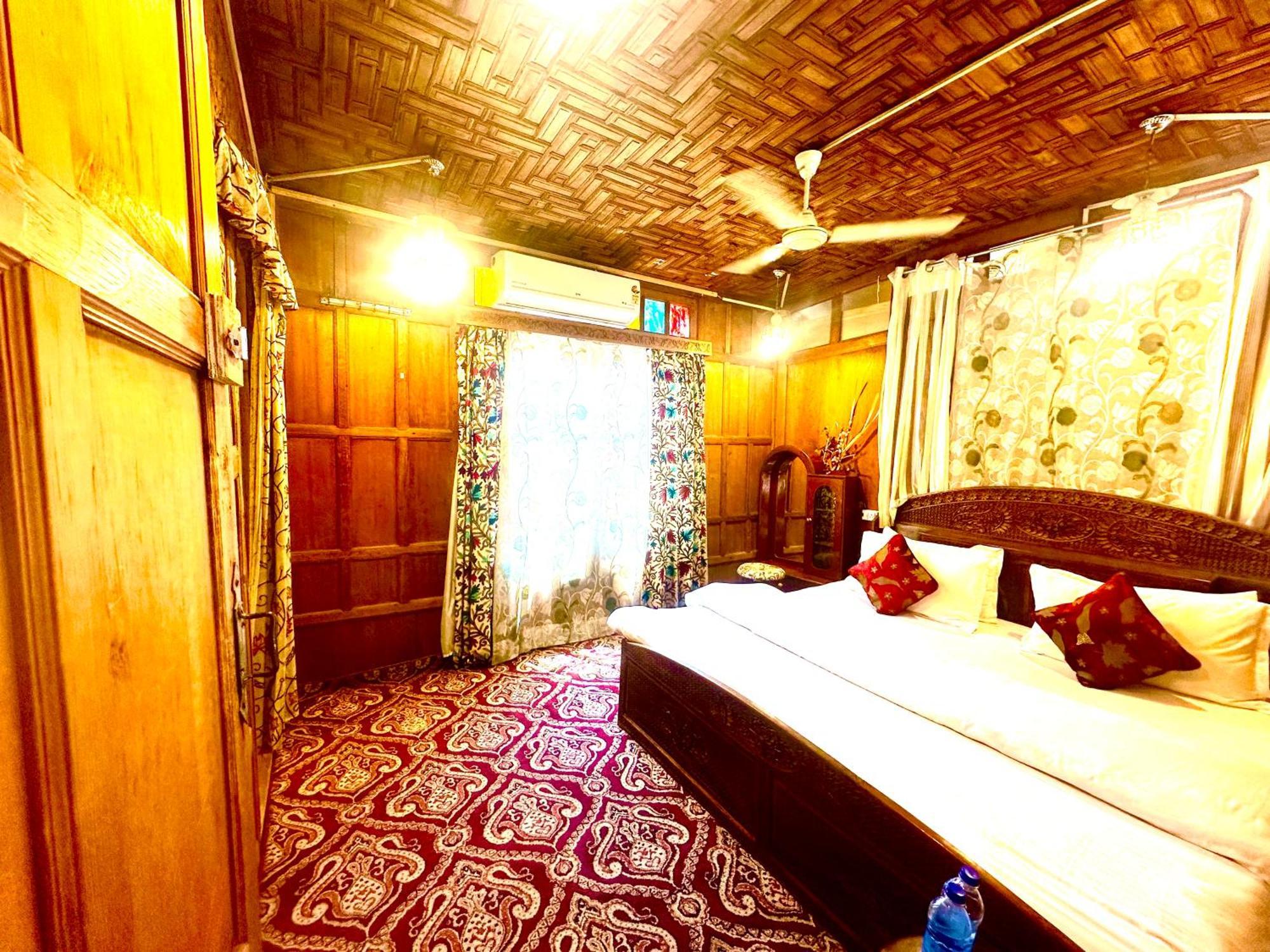 Lake Palace Group Of House Boats Srīnagar Exterior foto
